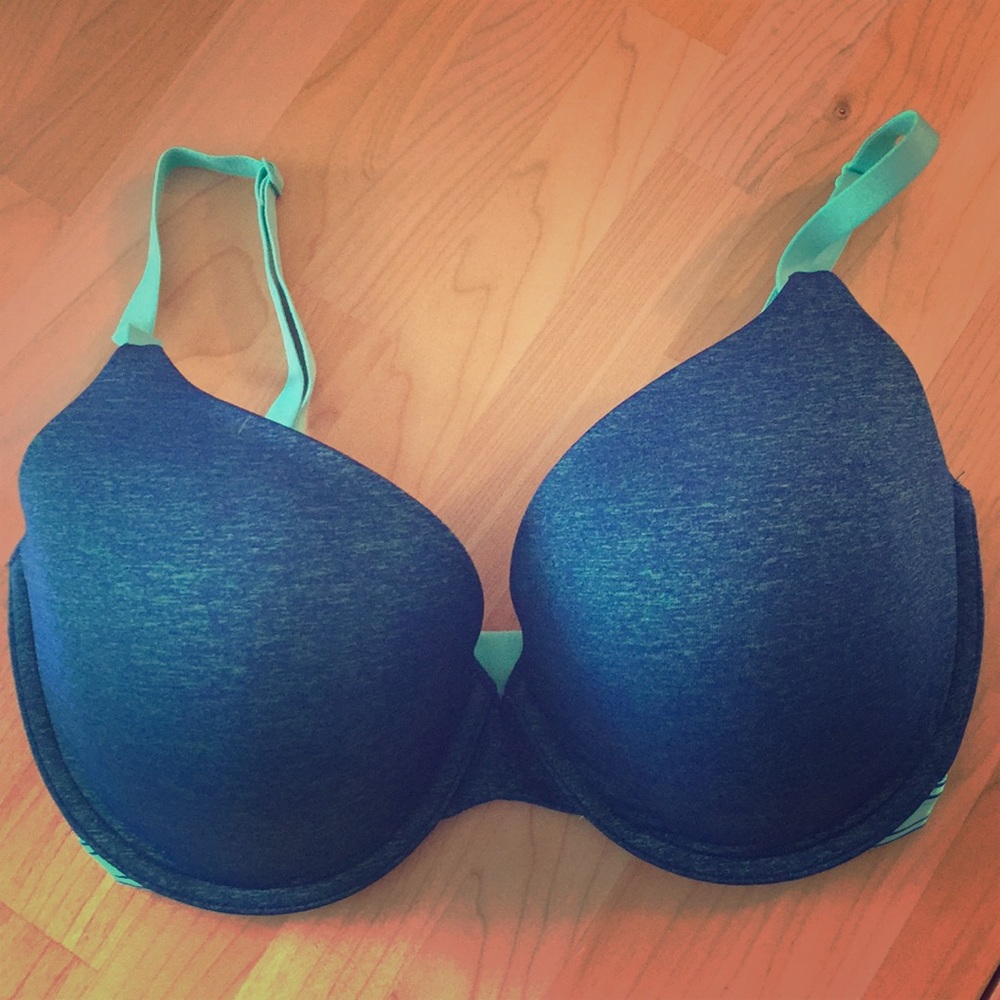 Victoria’s Secret T-Shirt Demi. 32DDD